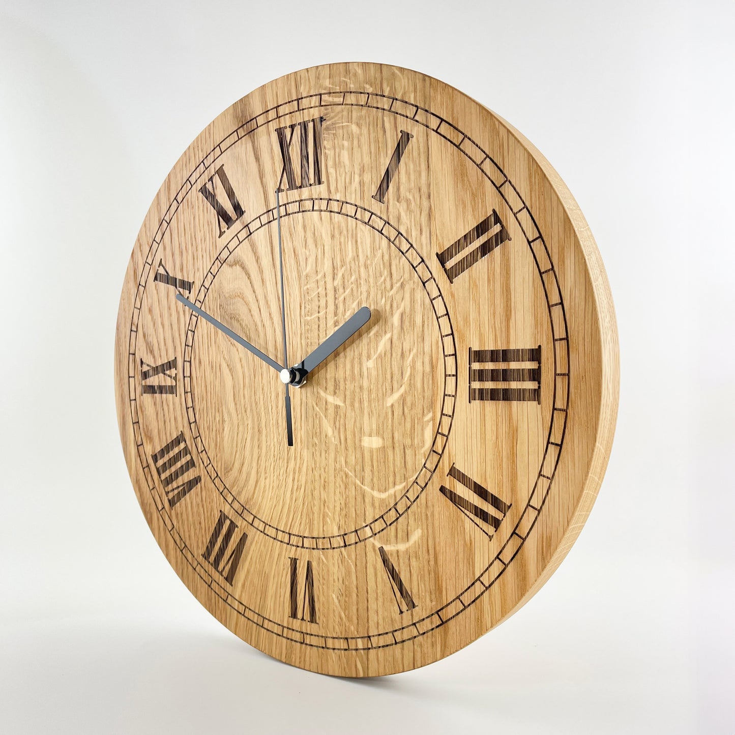 Holz-Wanduhr rund+eckig - Remus