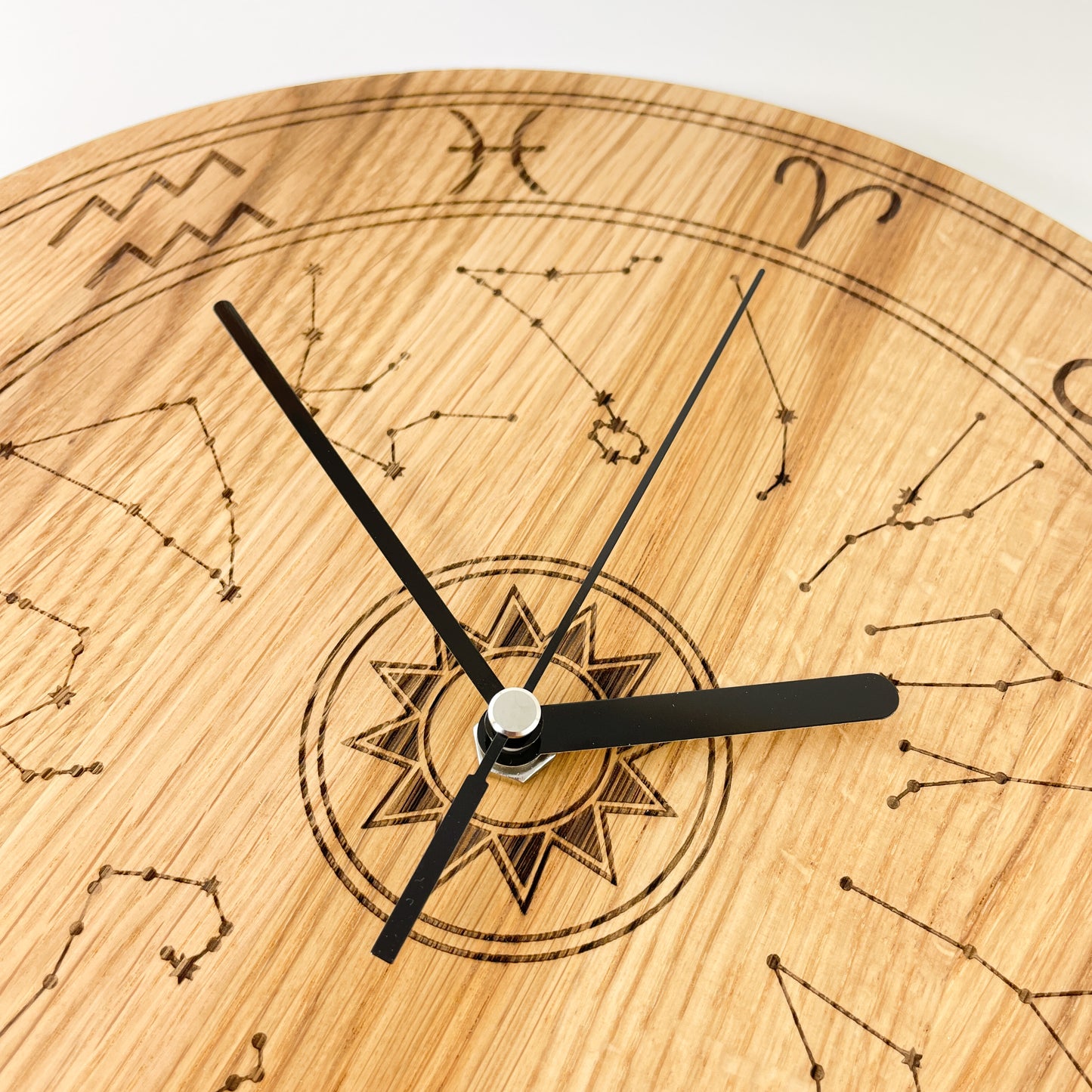 Holz-Wanduhr rund - Sternzeichen