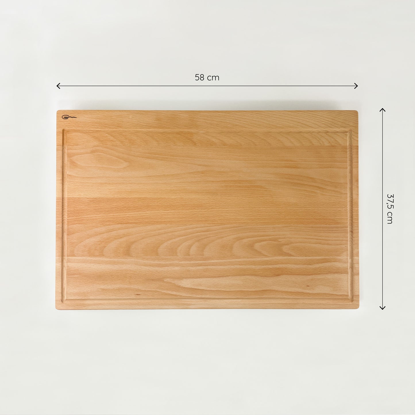 Frontansicht des Schneidebretts aus Holz, Karl. Rechteckiges Holzbrett mit sichtbarer Holzmaserung, Maße: 58 cm in der Länge und 35 cm in der Höhe.