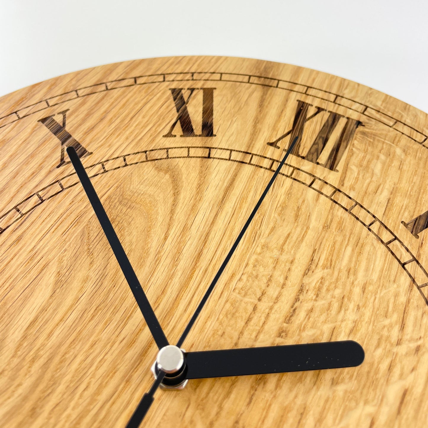 Holz-Wanduhr rund+eckig - Remus