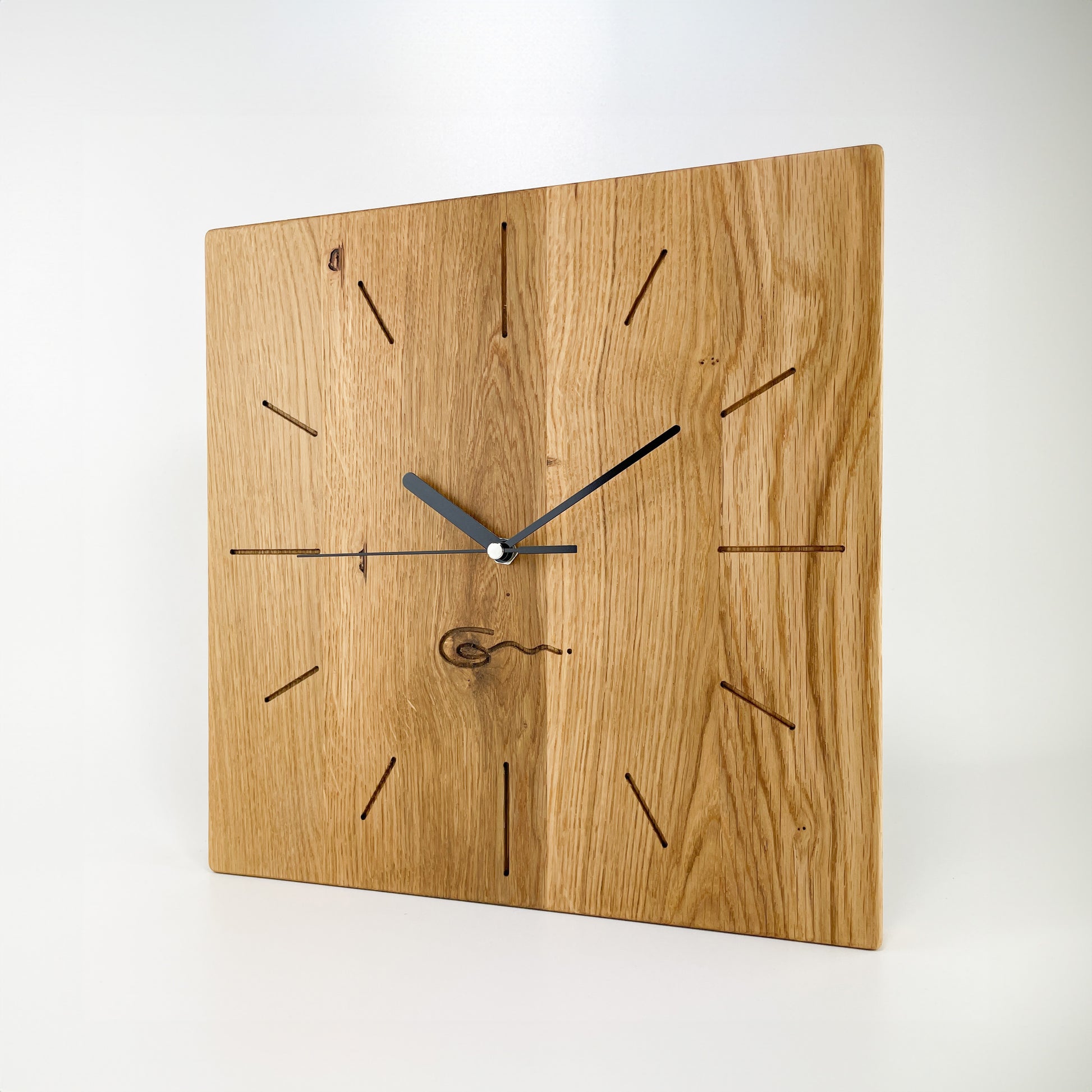 Holz Wanduhr Pablo – Modernes, minimalistisches Design
